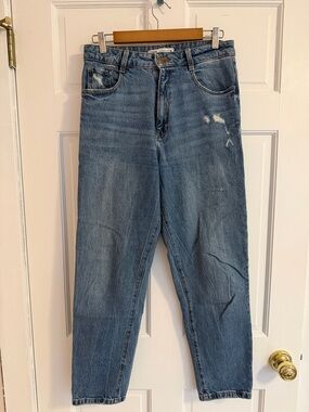 Zara High Rise Mom Fit Jeans size 8